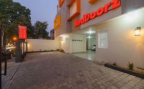 RedDoorz near Taman Makam Pahlawan Cikutra